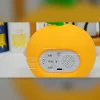 Boutons de commande du réveil fruit pour régler l’heure, l’alarme, le volume, la luminosité et le bruit blanc